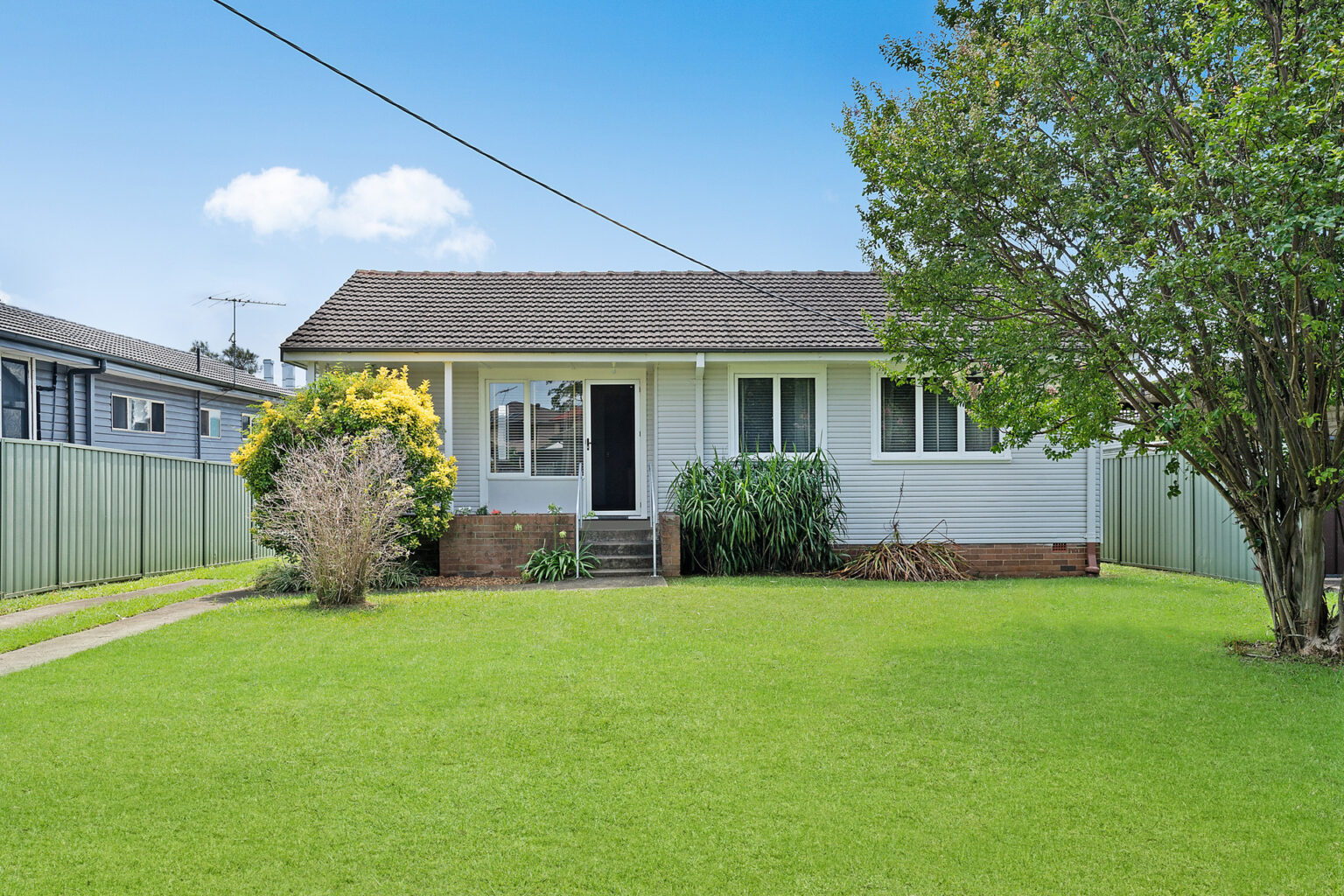 21 O'Neile Crescent, Lurnea NSW 2170 – photo 2 of 10