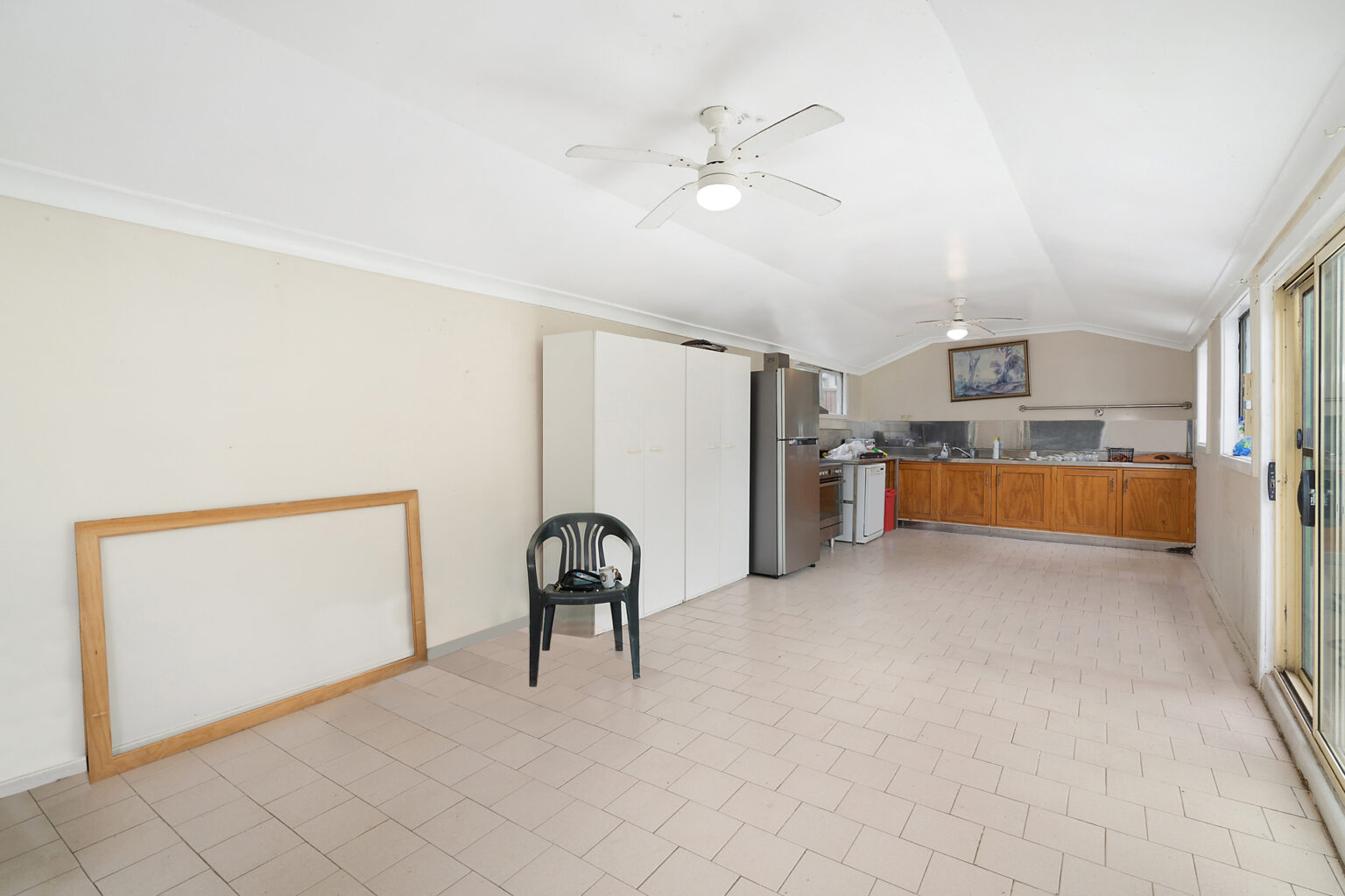 12 Amalfi Street, Lurnea NSW 2170 – photo 5 of 9