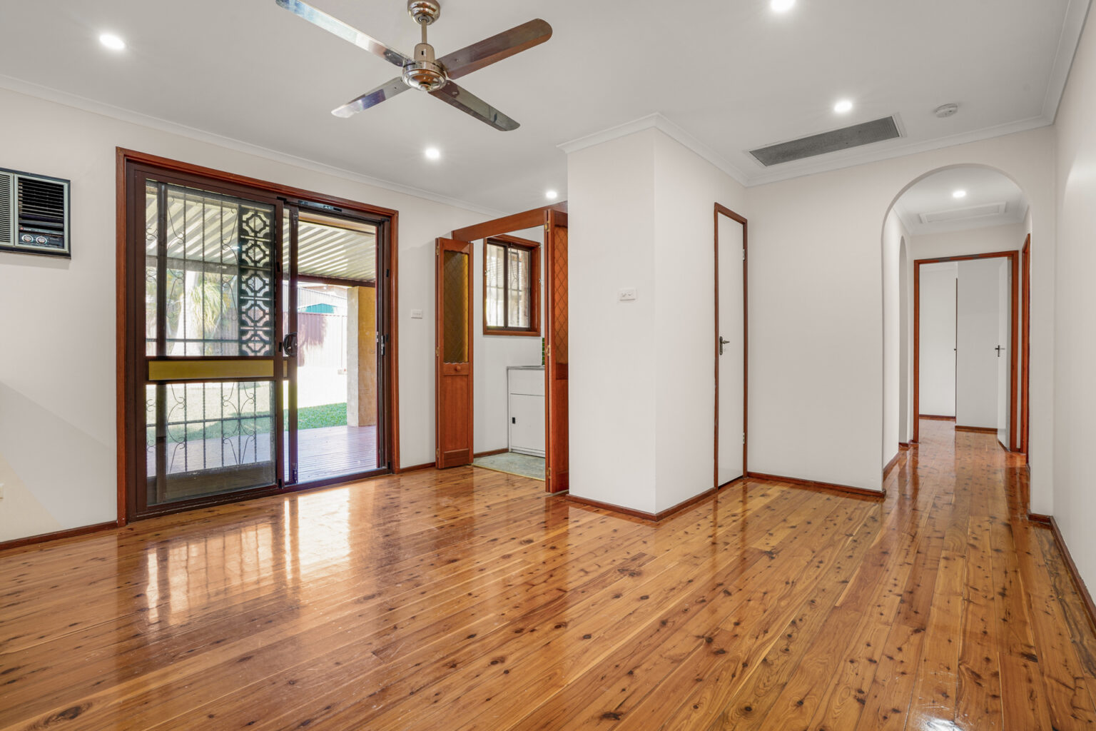 6 Morar Place, St Andrews NSW 2566 – photo 2 of 7