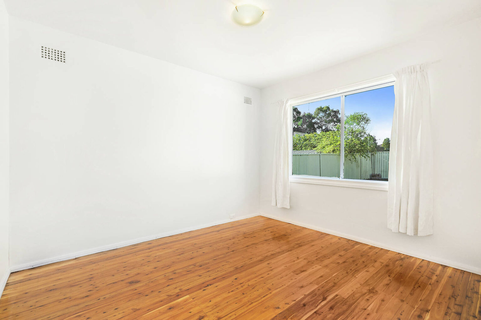 24 Amalfi Street, Lurnea NSW 2170 – photo 6 of 9