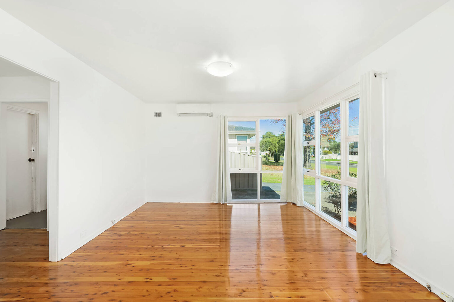 24 Amalfi Street, Lurnea NSW 2170 – photo 3 of 9