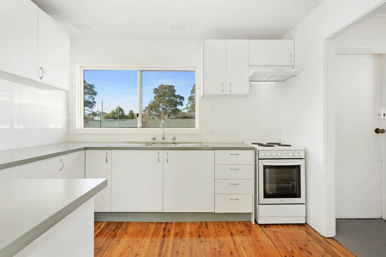 24 Amalfi Street, Lurnea NSW 2170 – photo 4 of 9