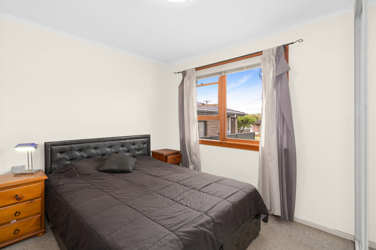 13 Catherine Avenue, Lurnea NSW 2170 – photo 5 of 7