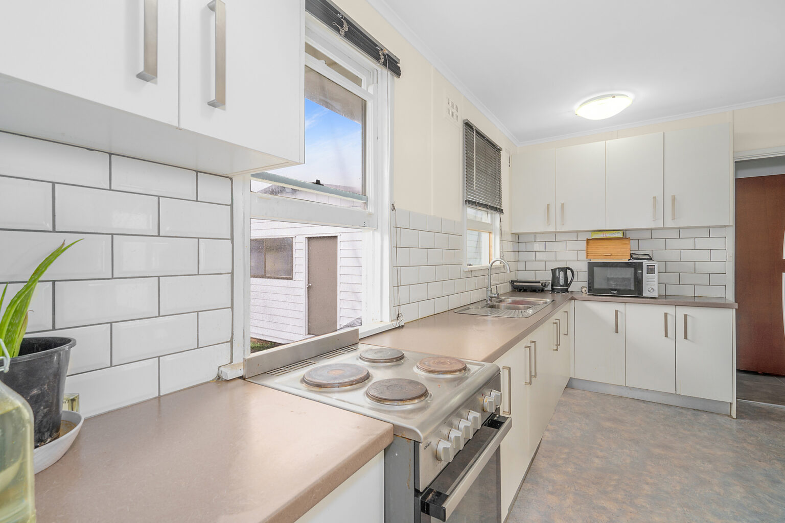 13 Catherine Avenue, Lurnea NSW 2170 – photo 3 of 7