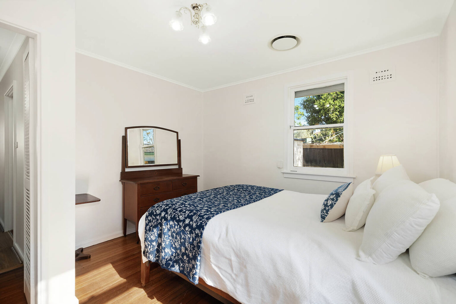 7 Brain Avenue, Lurnea NSW 2170 – photo 9 of 15