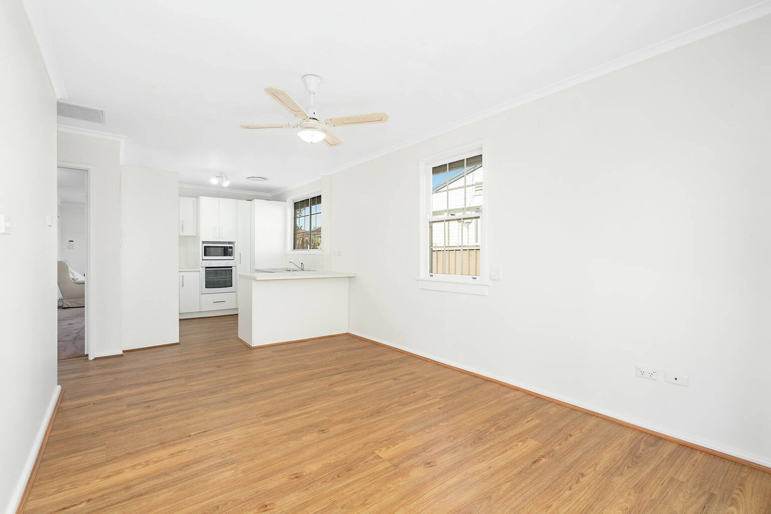7 Brain Avenue, Lurnea NSW 2170 – photo 6 of 15