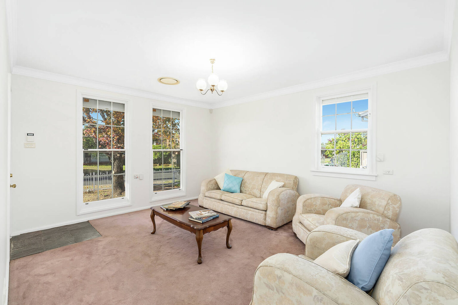 7 Brain Avenue, Lurnea NSW 2170 – photo 4 of 15