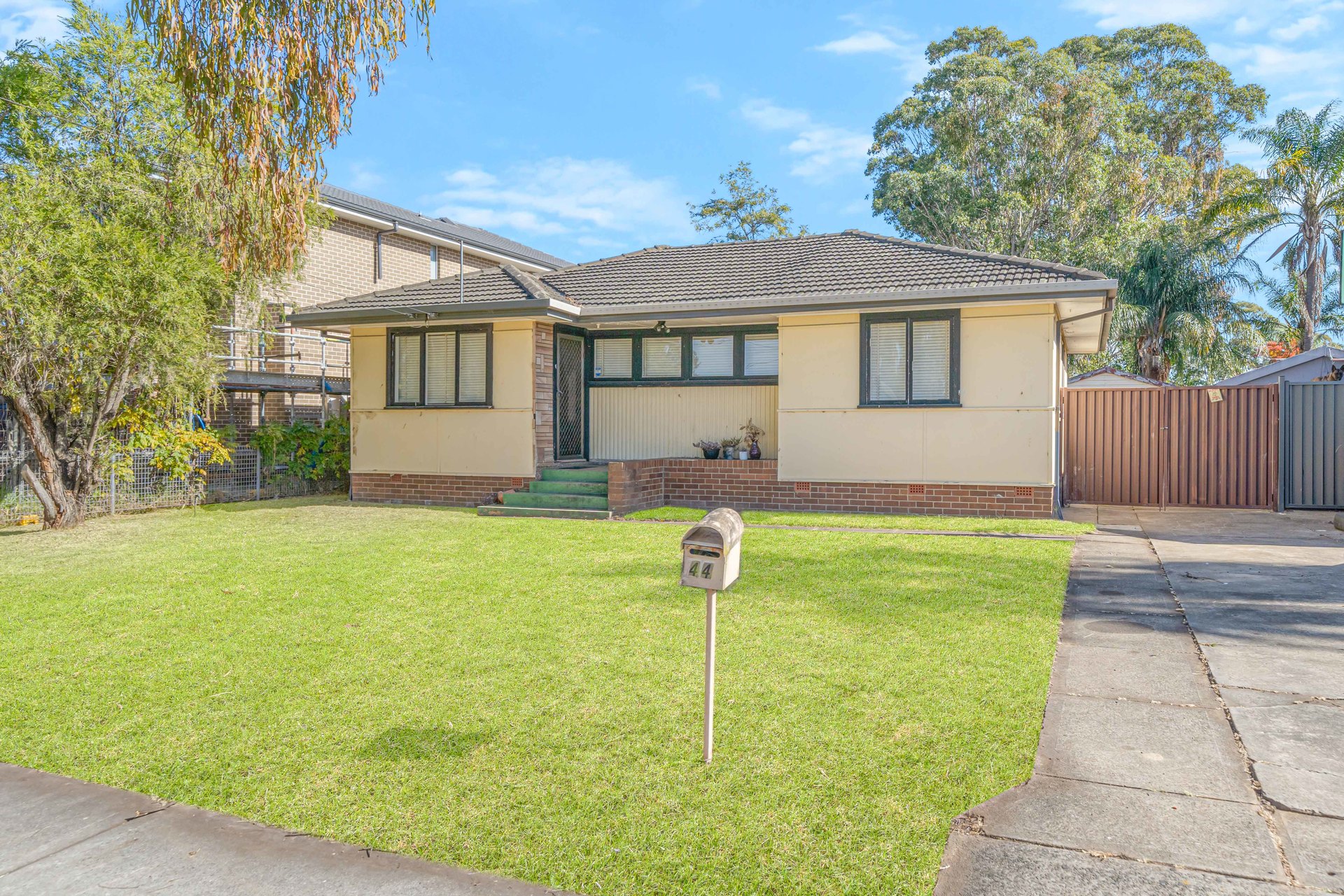 44 Sadleir Avenue Sadleir NSW 2168 AUS