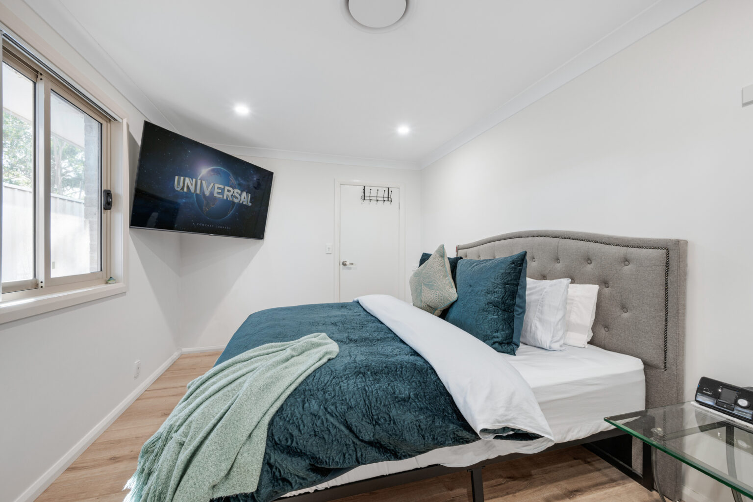 24 Idriess Place, Edensor Park NSW 2176 – photo 3 of 9