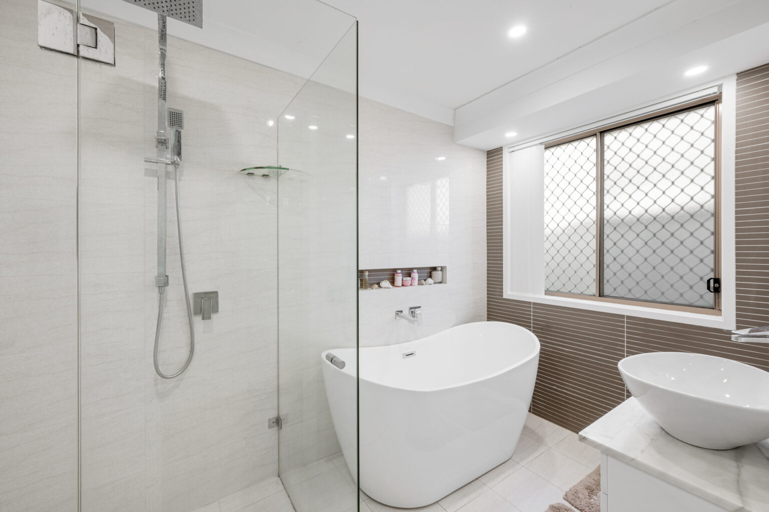 24 Idriess Place, Edensor Park NSW 2176 – photo 4 of 9