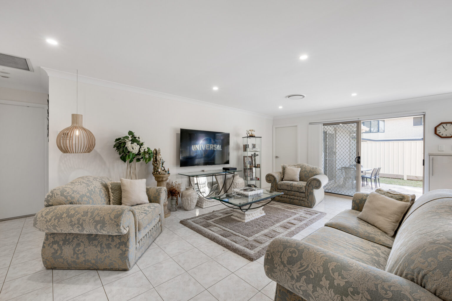 24 Idriess Place, Edensor Park NSW 2176 – photo 2 of 9