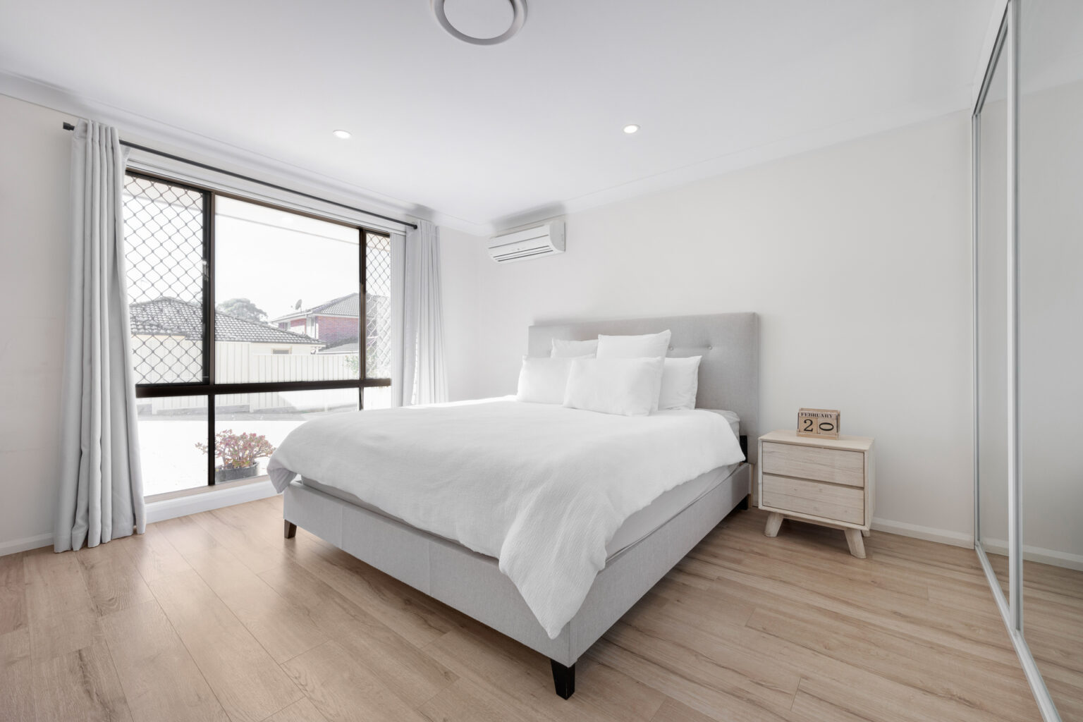 24 Idriess Place, Edensor Park NSW 2176 – photo 8 of 9