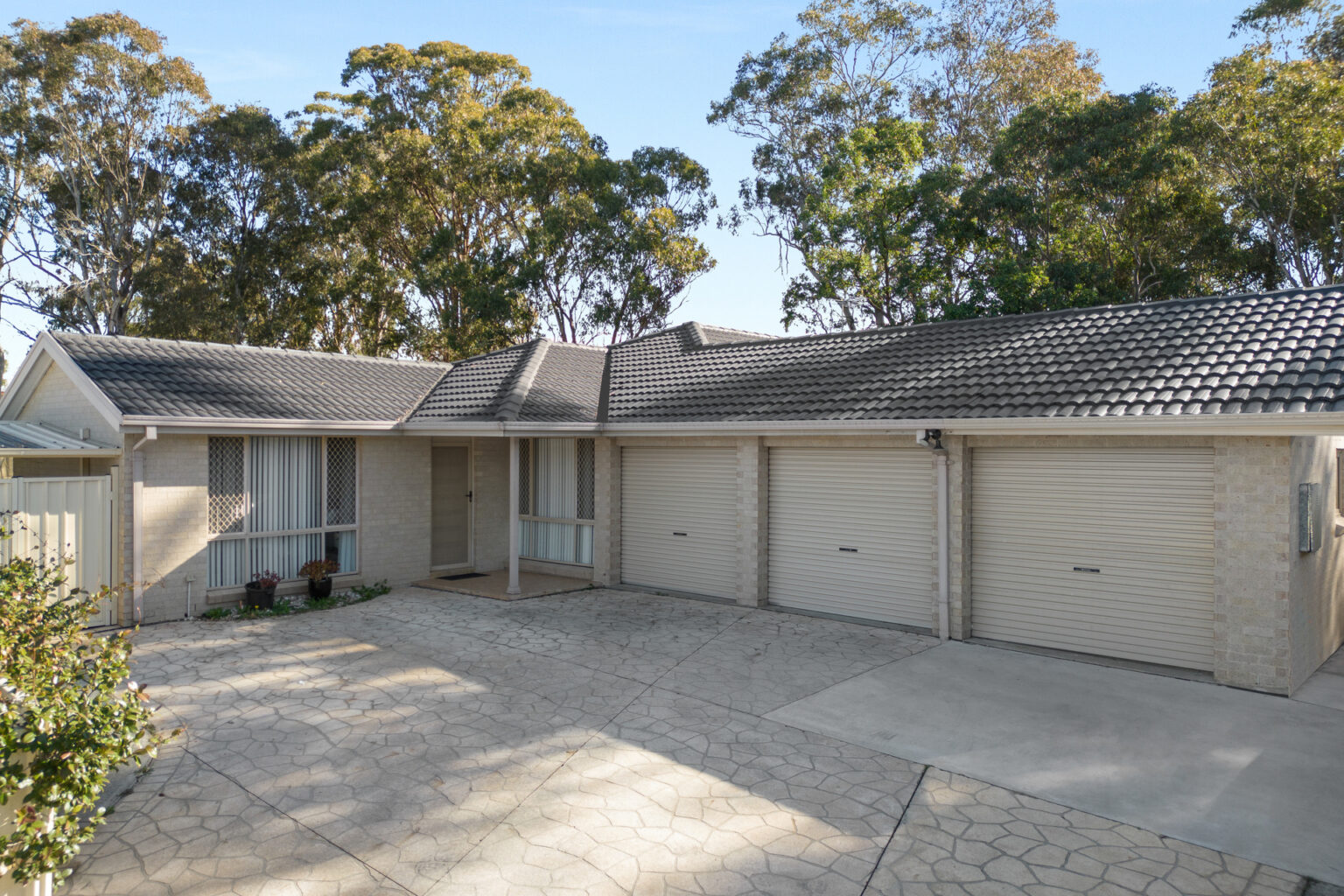 24 Idriess Place, Edensor Park NSW 2176 – photo 5 of 9