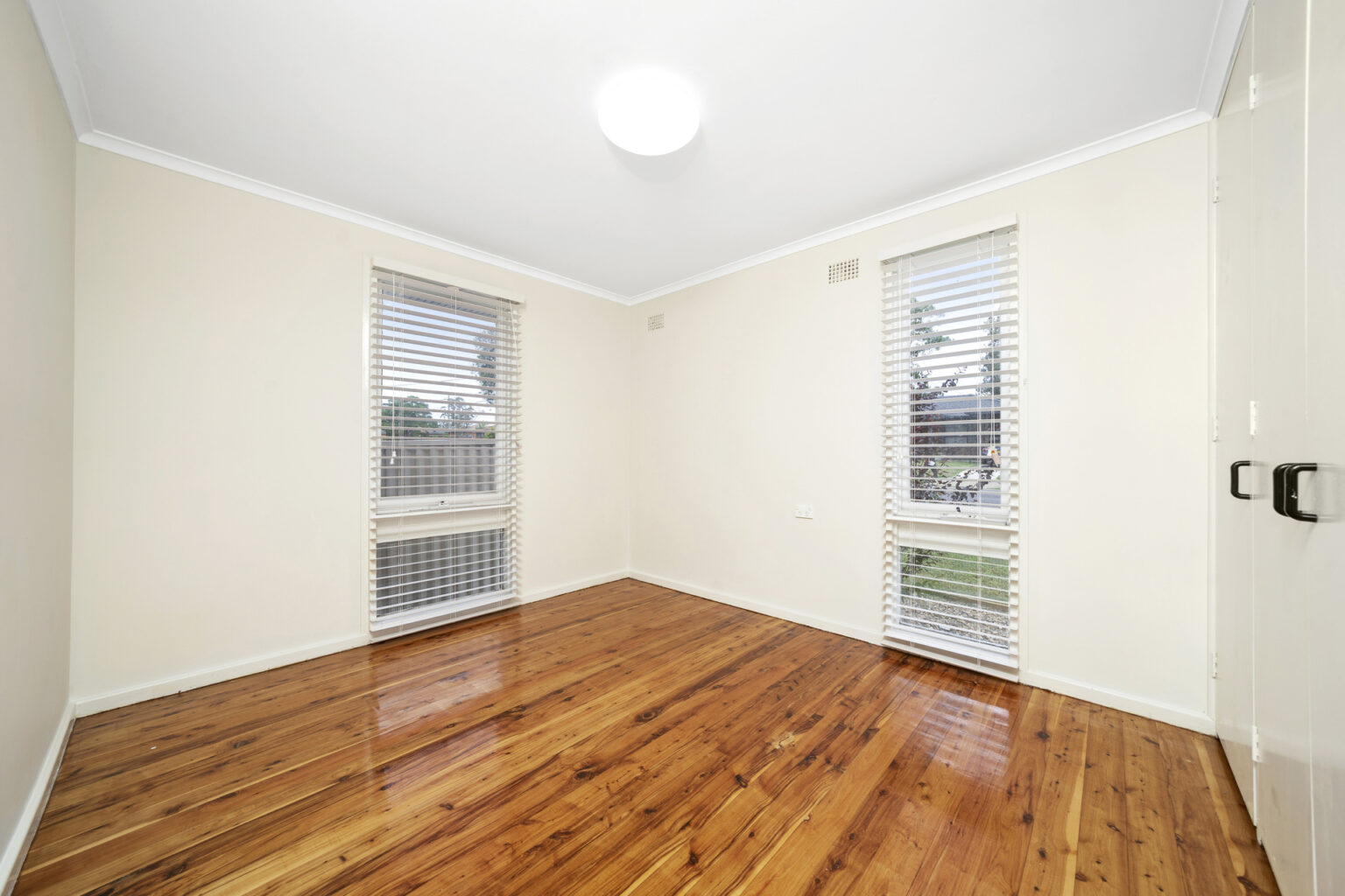 40 Bligh Avenue, Lurnea NSW 2170 – photo 4 of 12