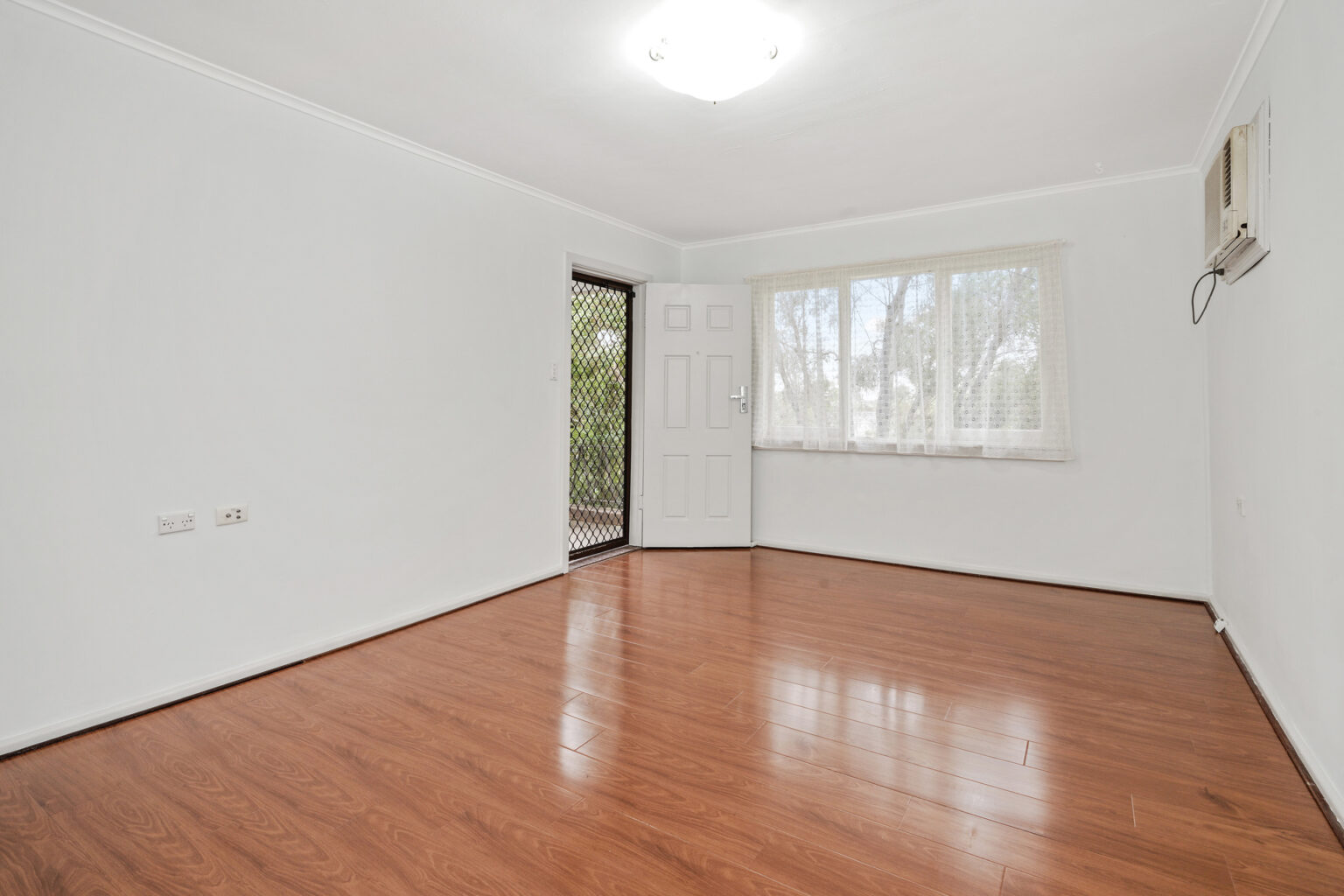70 Strickland Crescent, Ashcroft NSW 2168 – photo 4 of 8