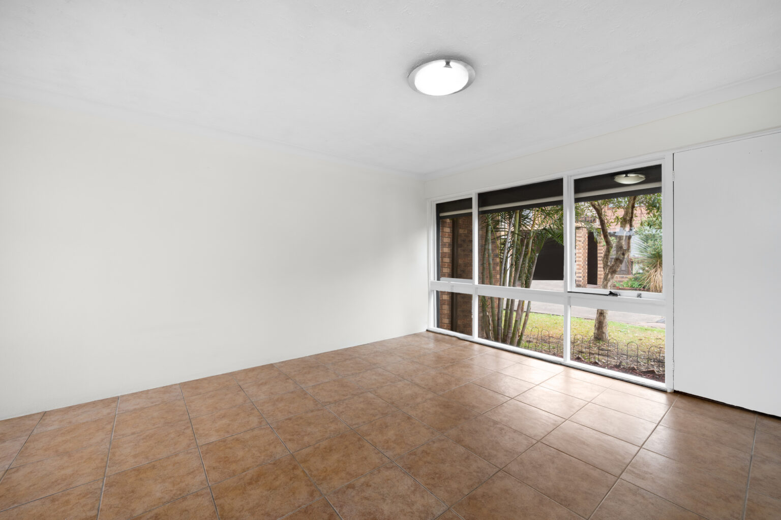 4/100 Hoxton Park Road, Lurnea NSW 2170 – photo 3 of 9