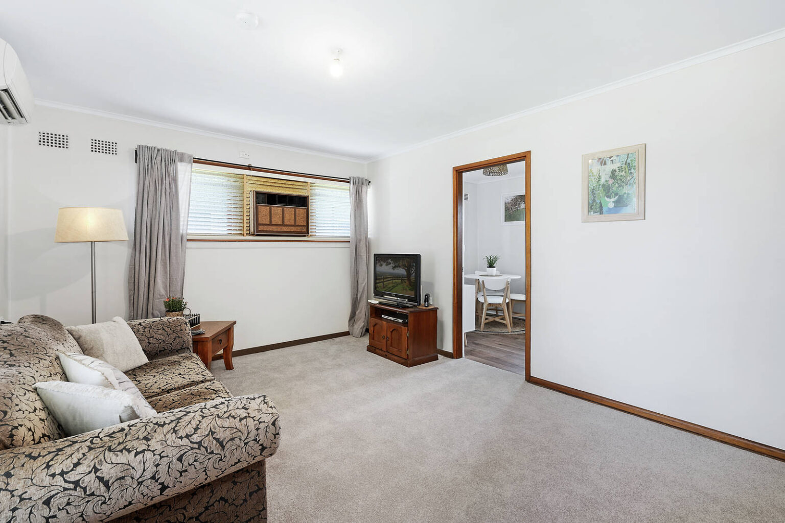 21 O’neile Crescent, Lurnea NSW 2170 – photo 3 of 9