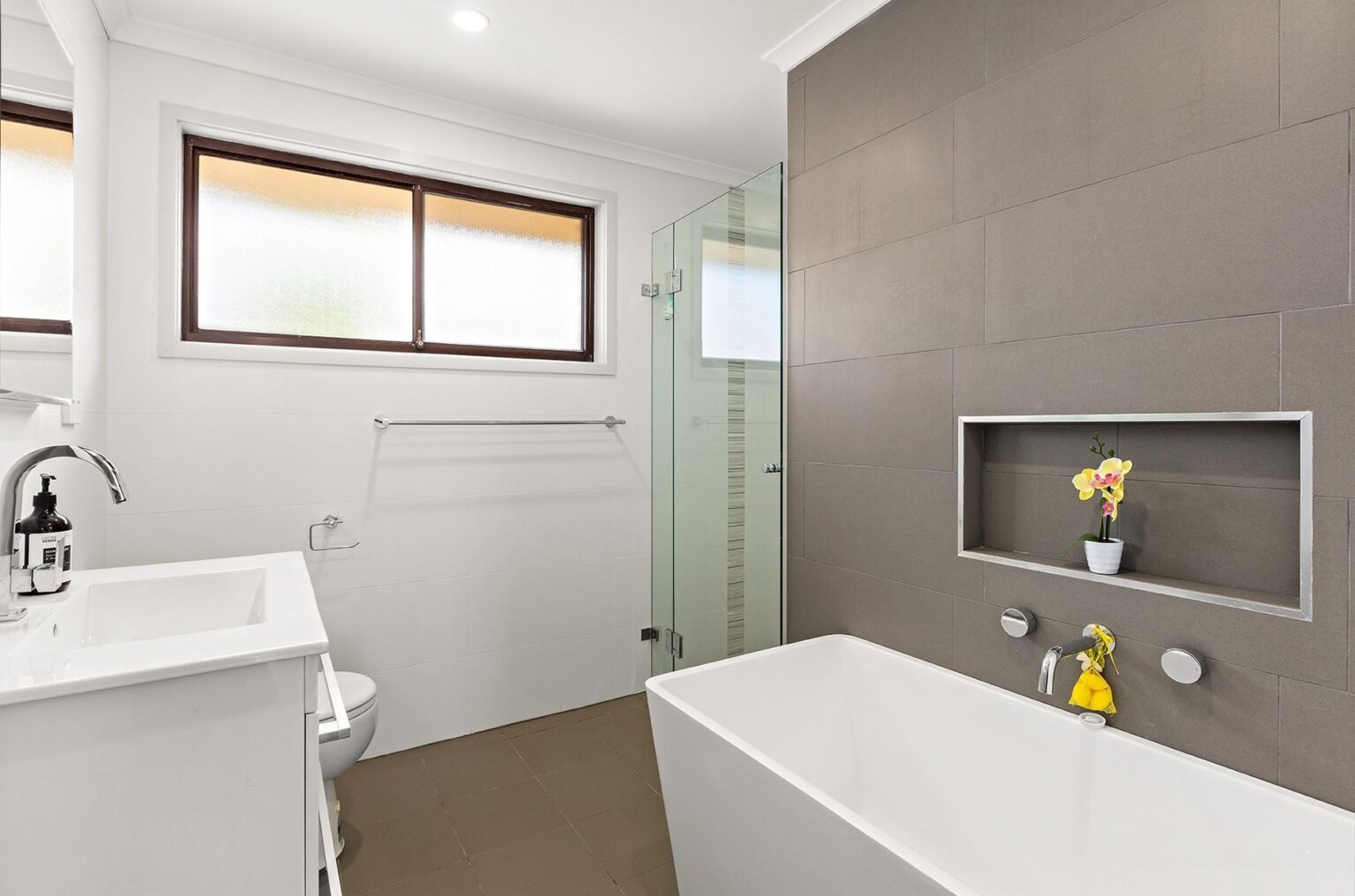4 Wau Place, Glenfield NSW 2167 – photo 6 of 8