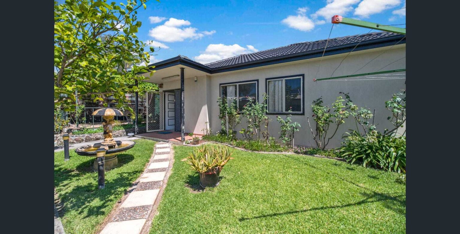 19a Holland Crescent, Casula NSW 2170