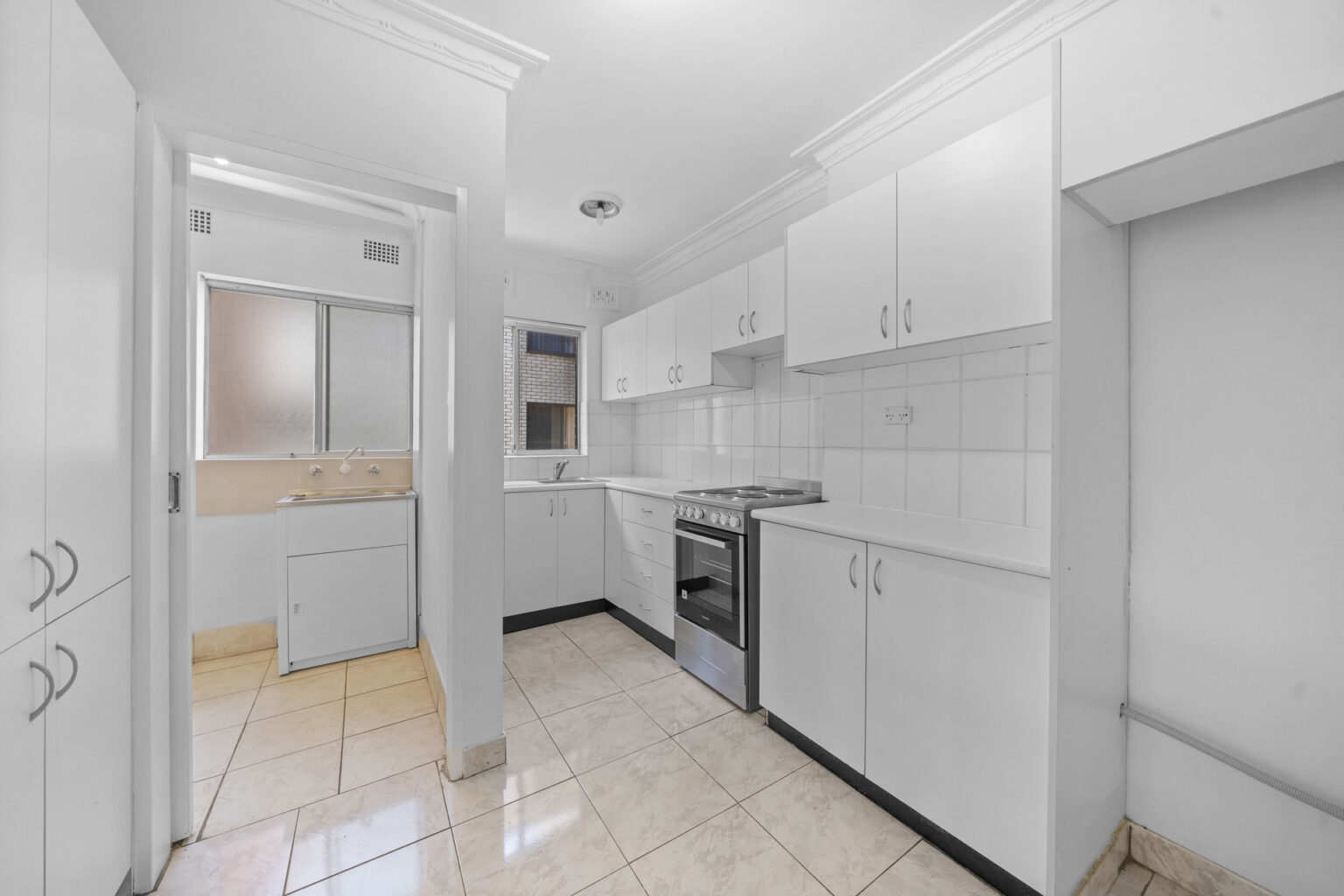 1/18 Drummond Street, Warwick Farm NSW 2170 – photo 3 of 9