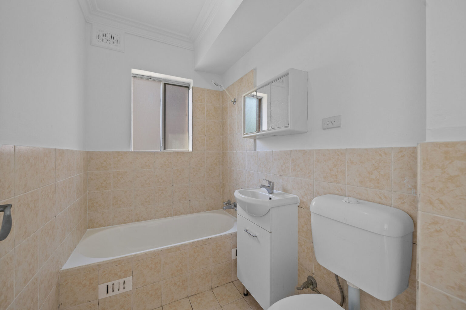 1/18 Drummond Street, Warwick Farm NSW 2170 – photo 5 of 9