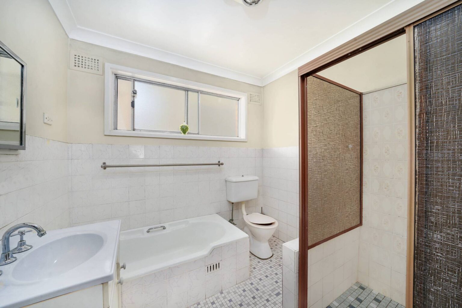 6 Edith Avenue, Liverpool NSW 2170 – photo 5 of 7