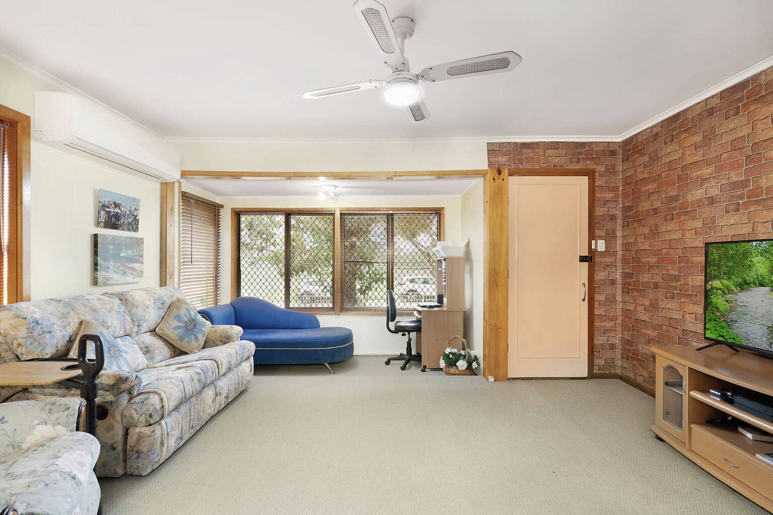 12 Bolinda Street, Busby NSW 2168 – photo 2 of 8