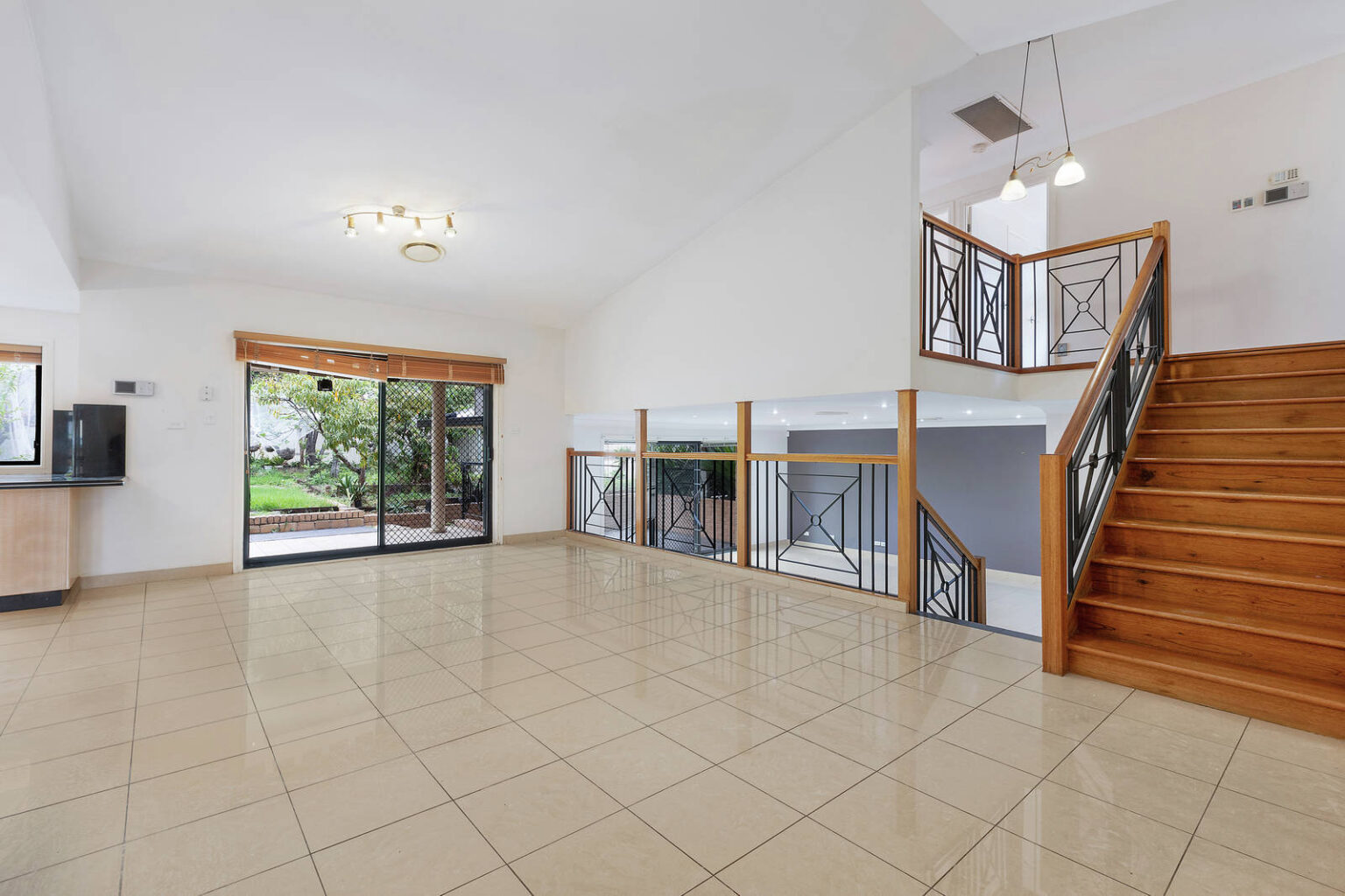 29 Middlehope Street, Bonnyrigg Heights NSW 2177 – photo 2 of 9