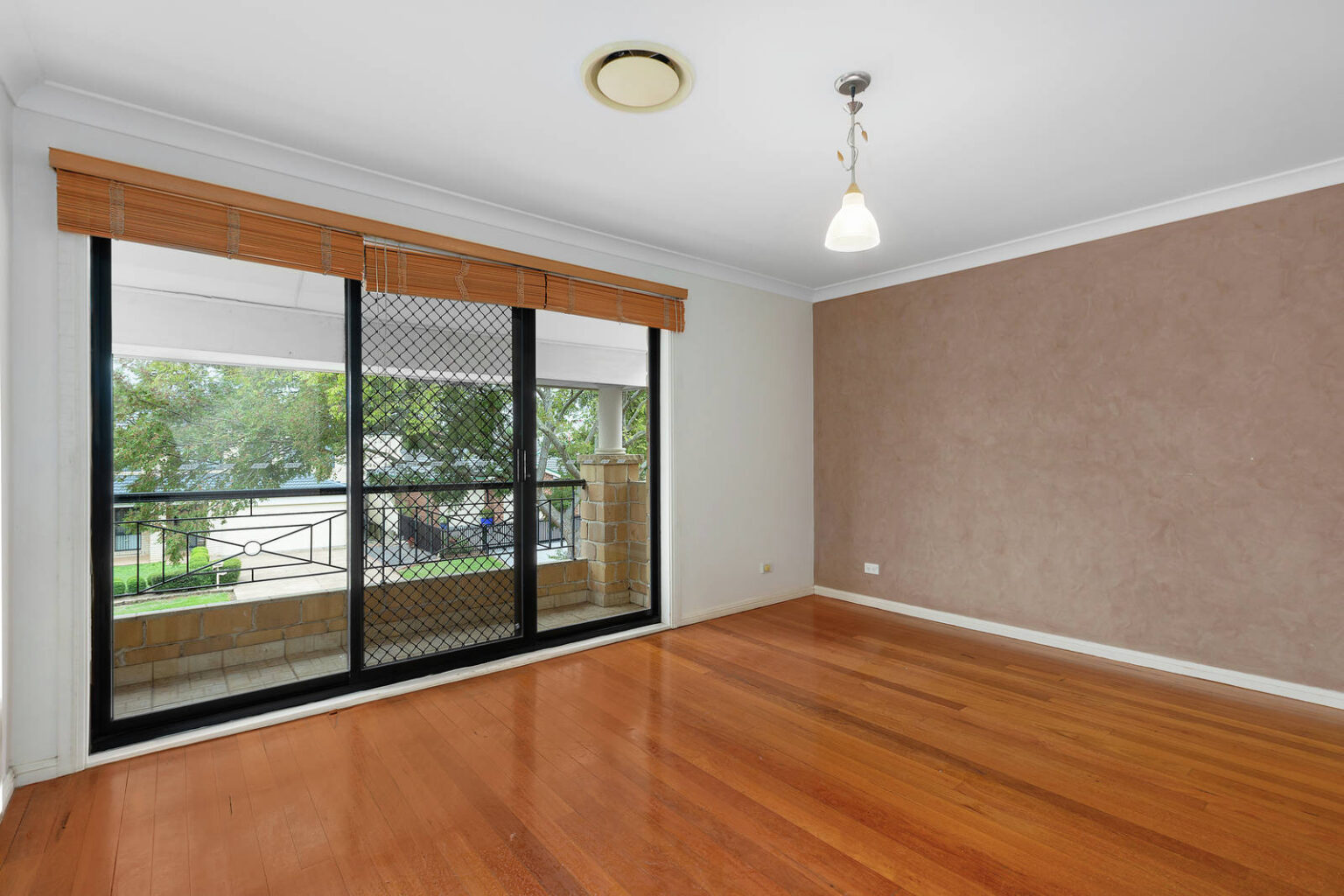 29 Middlehope Street, Bonnyrigg Heights NSW 2177 – photo 5 of 9