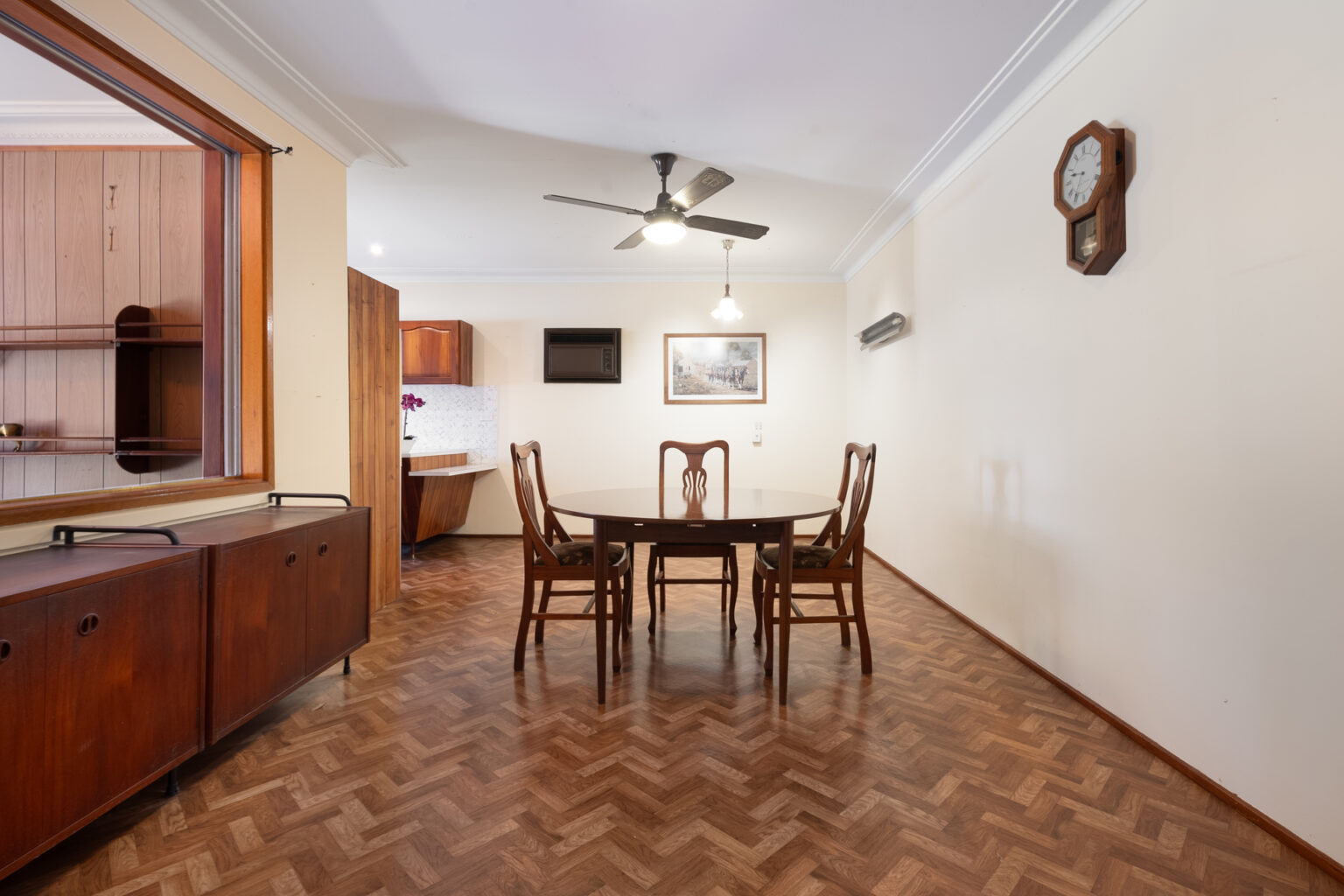 17 Bird Avenue, Lurnea NSW 2170 – photo 4 of 13