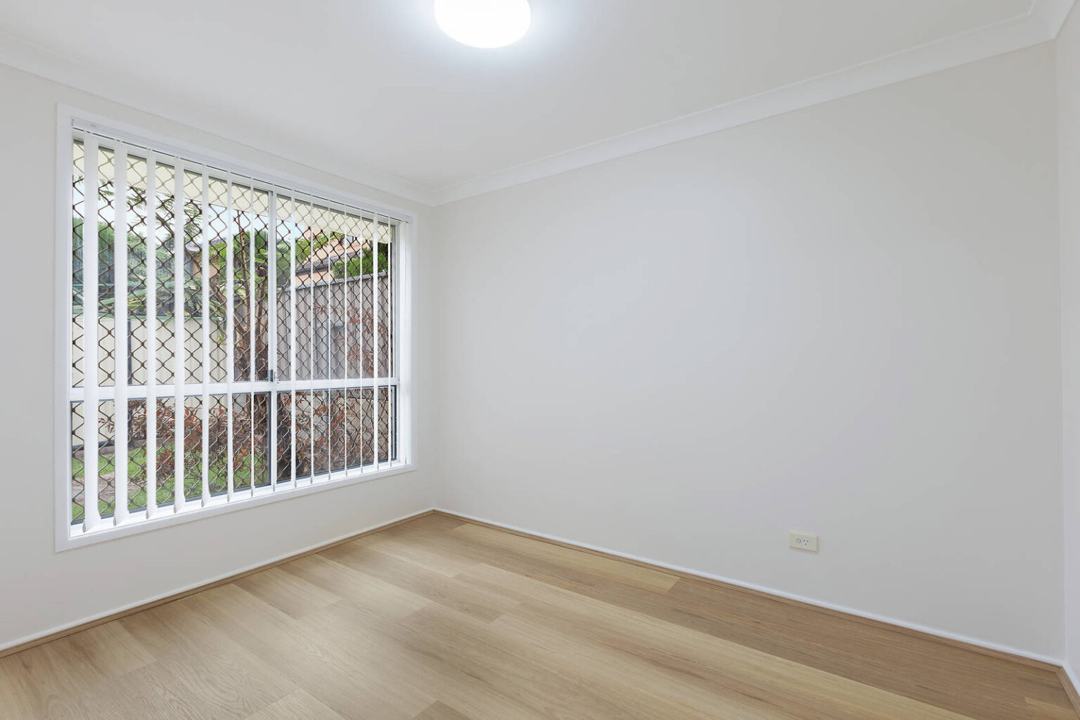 76 Currawong Street, Green Valley NSW 2168 – photo 4 of 8