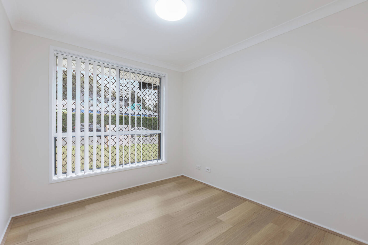 76 Currawong Street, Green Valley NSW 2168 – photo 6 of 8