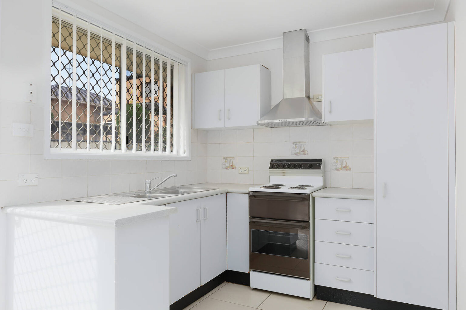76 Currawong Street, Green Valley NSW 2168 – photo 3 of 8