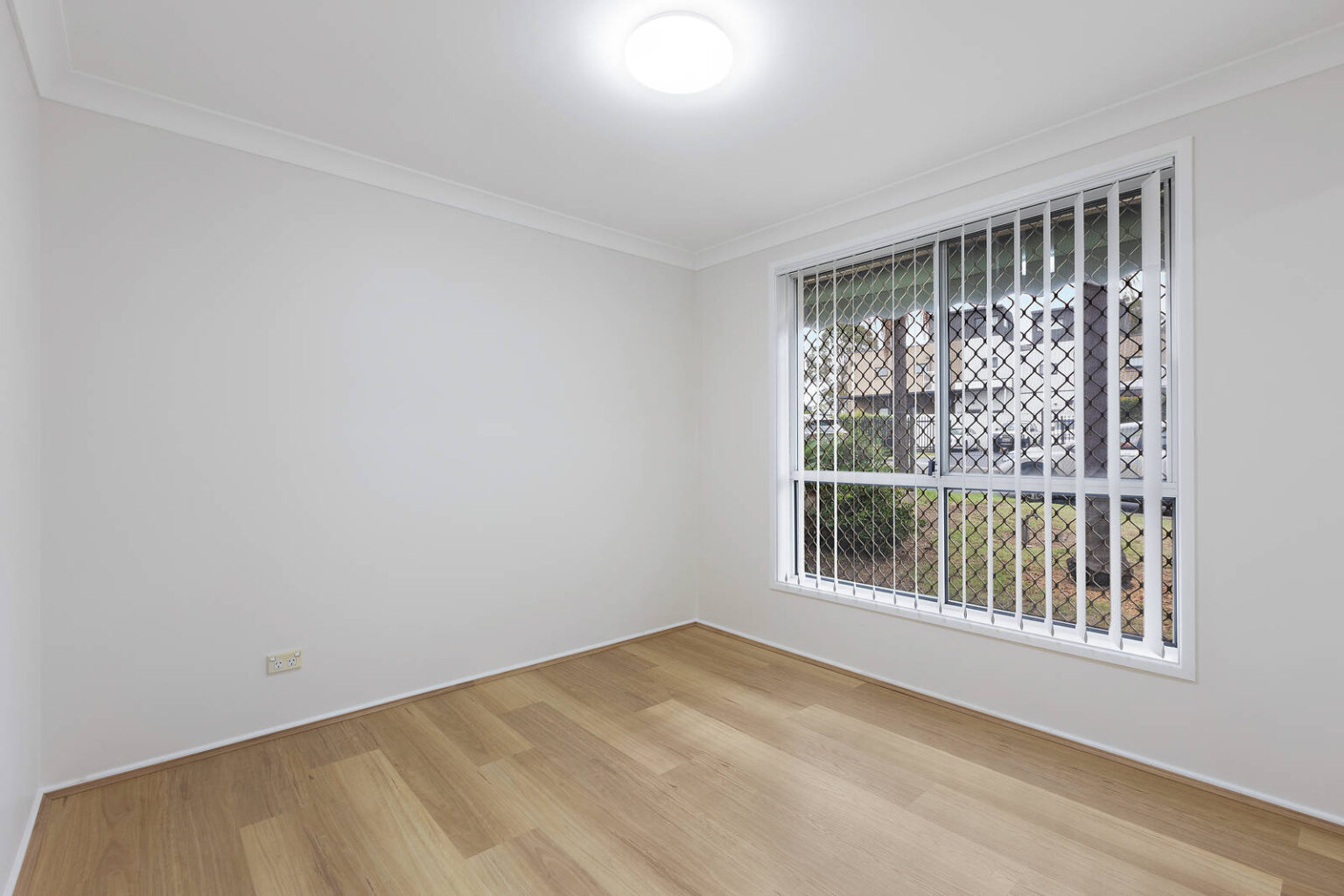 76 Currawong Street, Green Valley NSW 2168 – photo 7 of 8