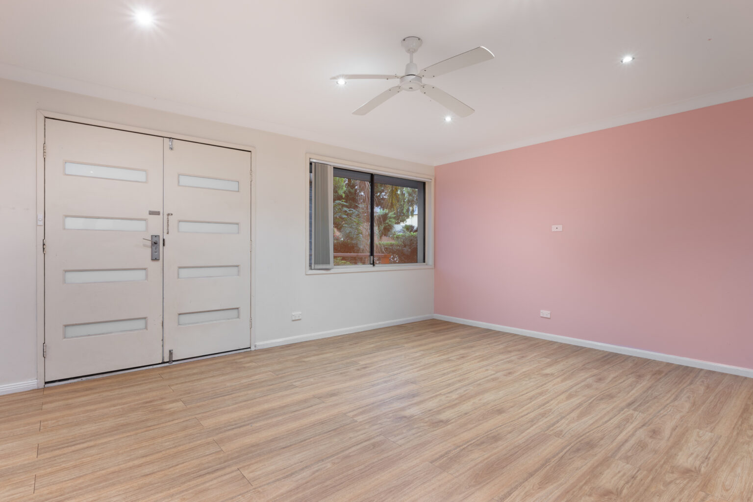 8 Birkdale Crescent, Liverpool NSW 2170 – photo 3 of 11