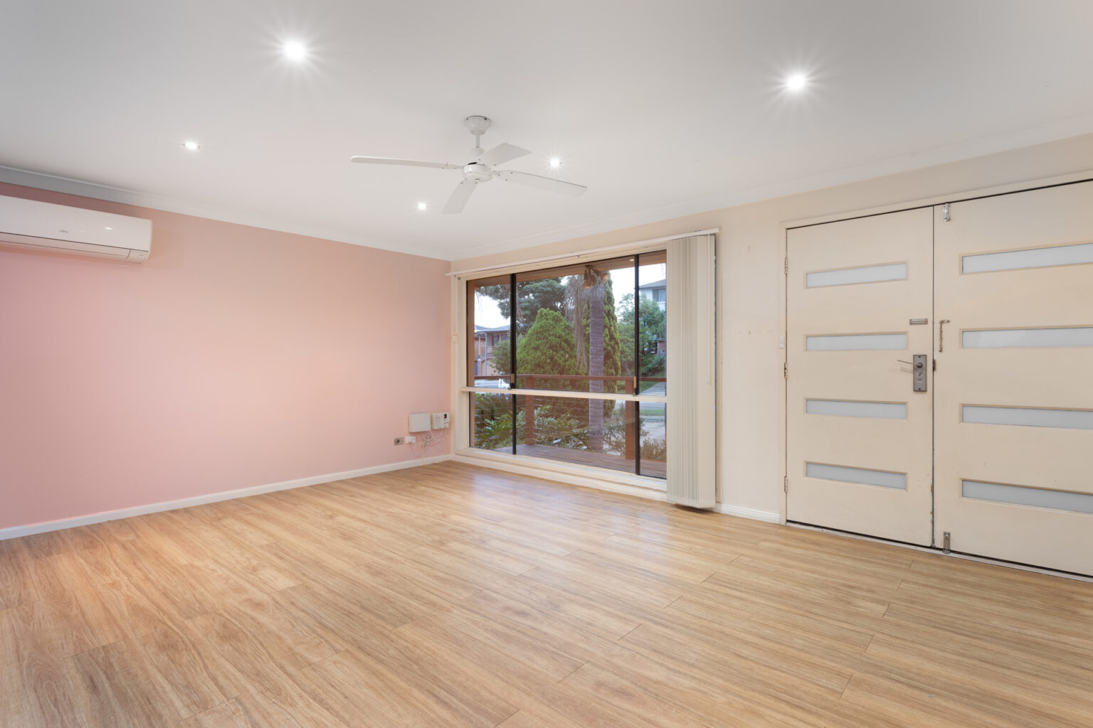 8 Birkdale Crescent, Liverpool NSW 2170 – photo 2 of 11