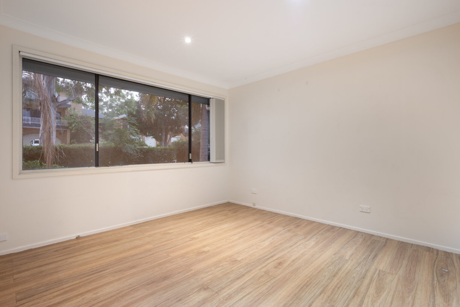 8 Birkdale Crescent, Liverpool NSW 2170 – photo 5 of 11
