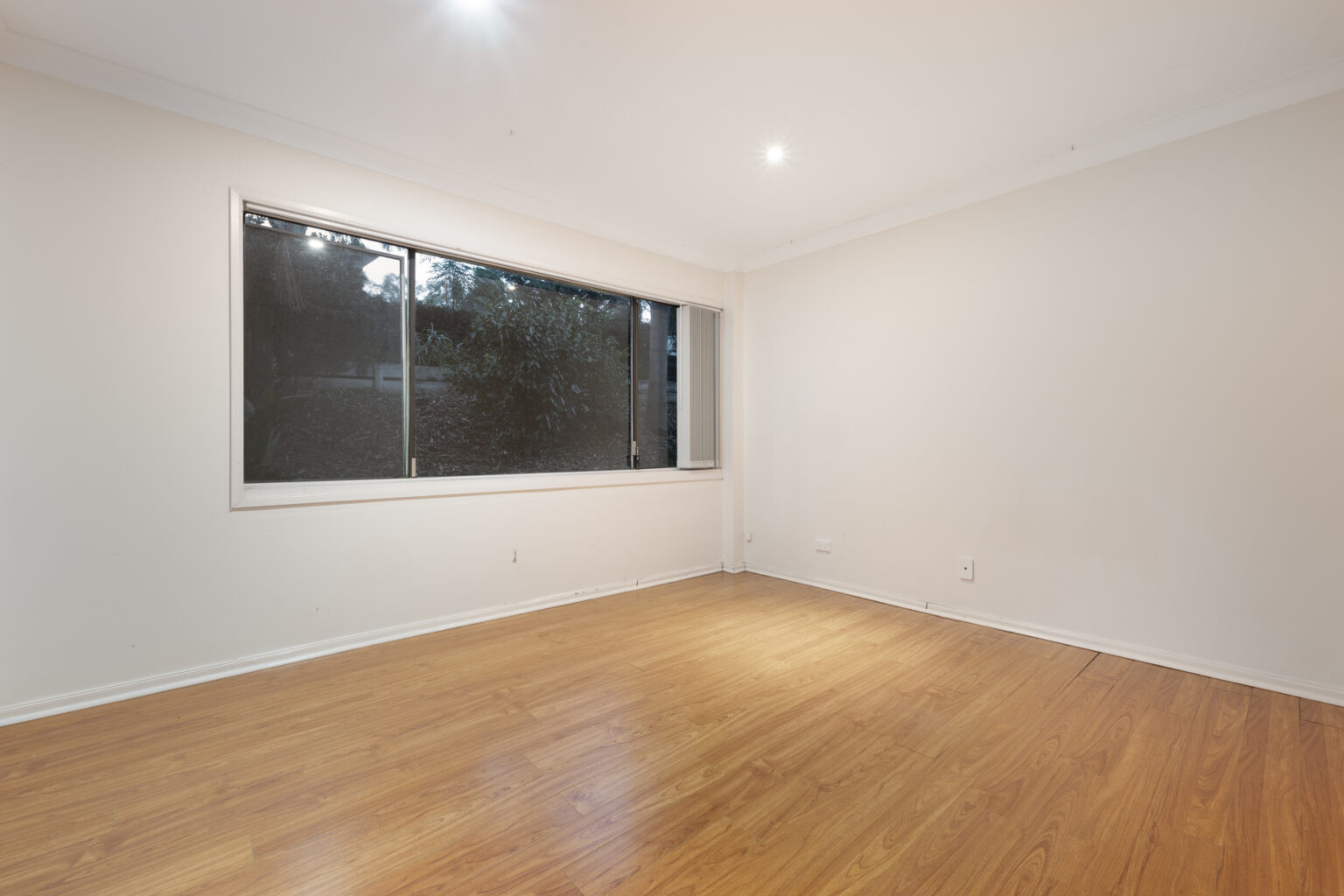 8 Birkdale Crescent, Liverpool NSW 2170 – photo 7 of 11