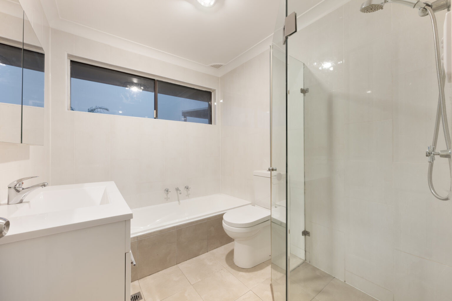 8 Birkdale Crescent, Liverpool NSW 2170 – photo 8 of 11
