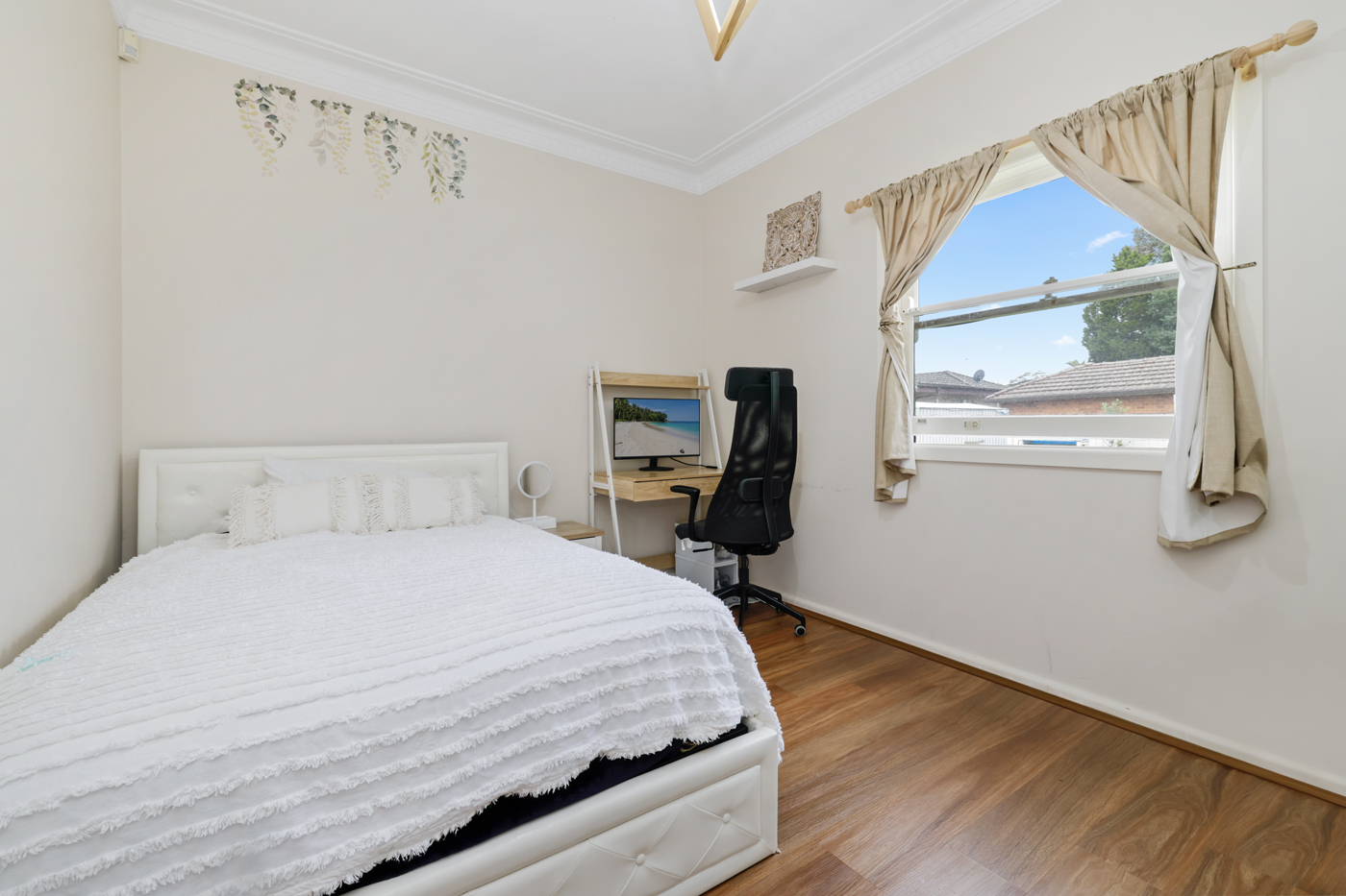 4 Benson Street Carramar NSW 2163 AUS