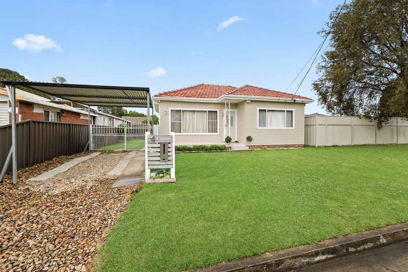 4 Benson Street Carramar NSW 2163 AUS