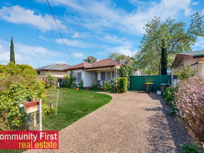 43 Surrey Street Minto NSW 2566 AUS