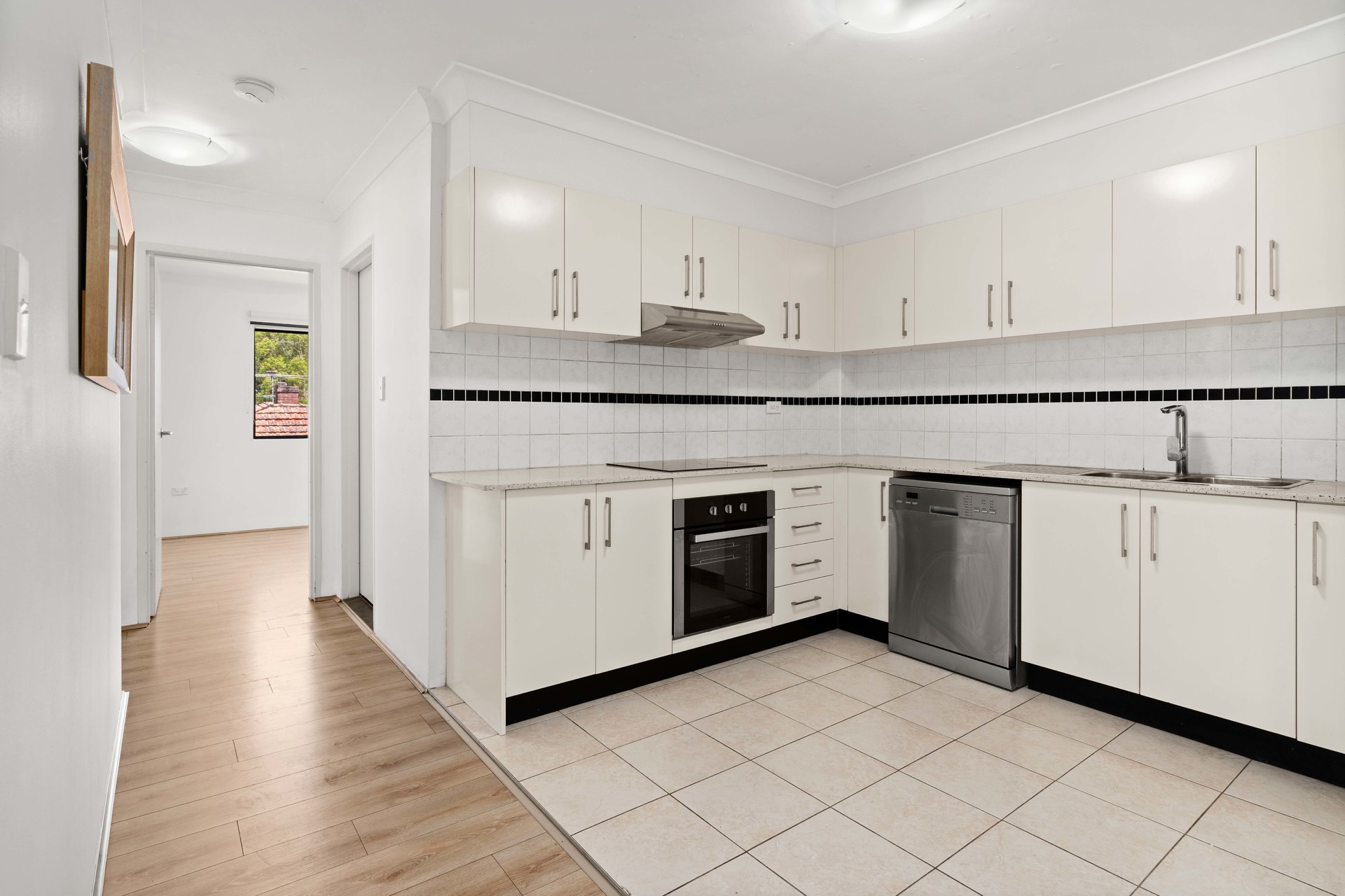 8/21-23 Hinkler Avenue Warwick Farm NSW 2170 AUS