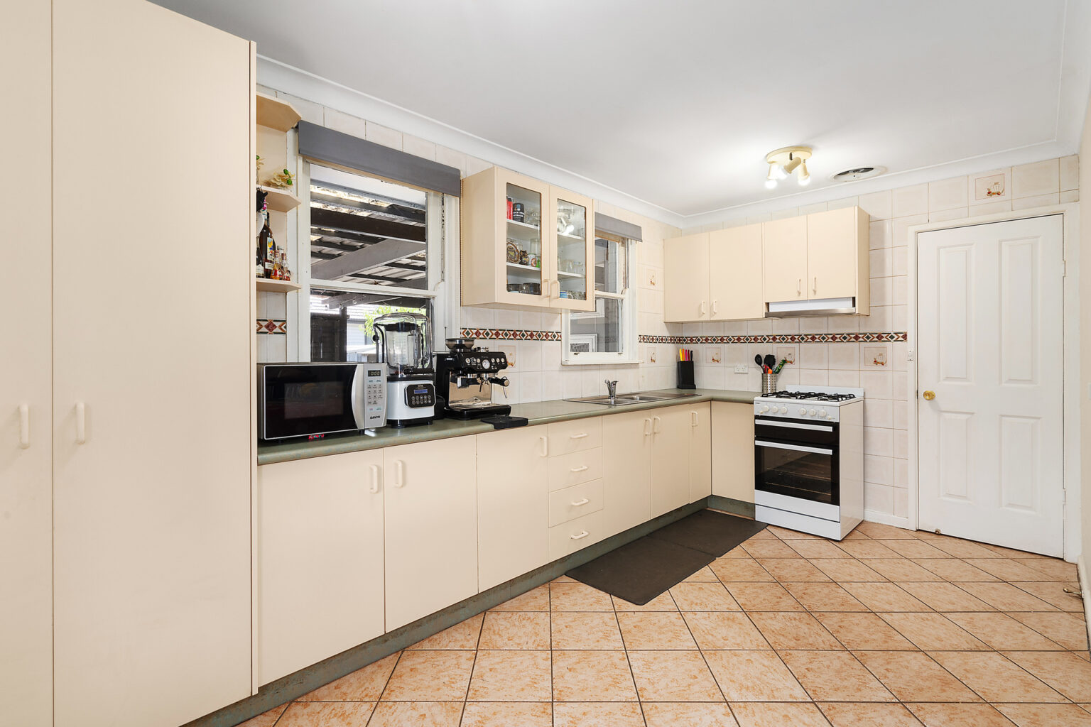 54 Warrigo Street, Sadleir NSW 2168 – photo 4 of 10