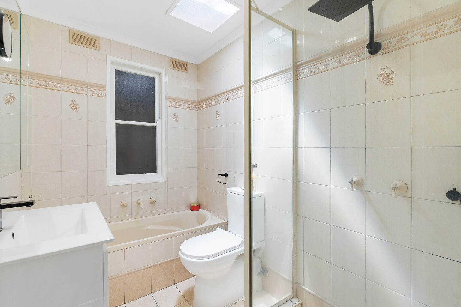 54 Warrigo Street, Sadleir NSW 2168 – photo 7 of 10