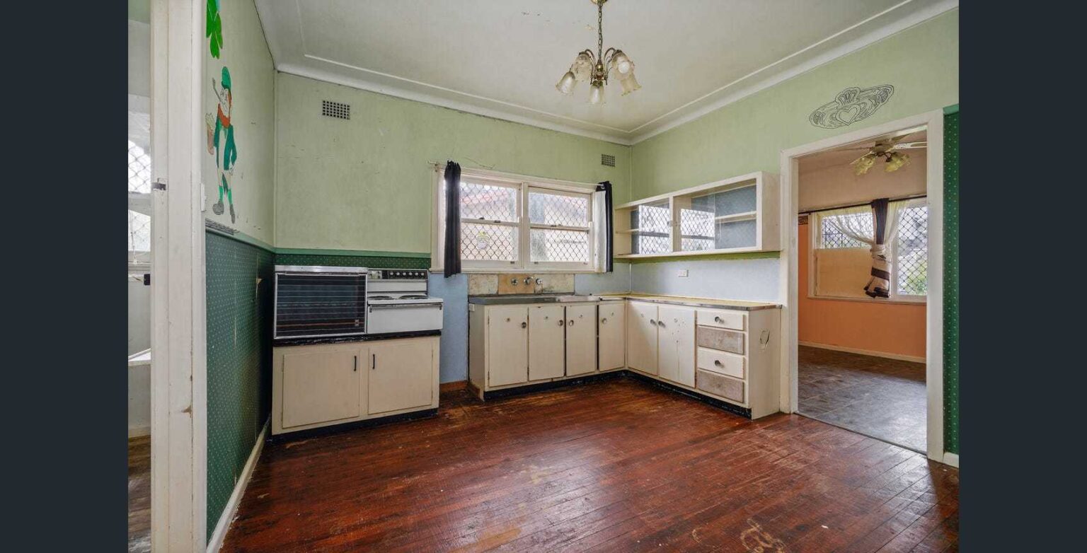 43 Surrey Street, Minto NSW 2566