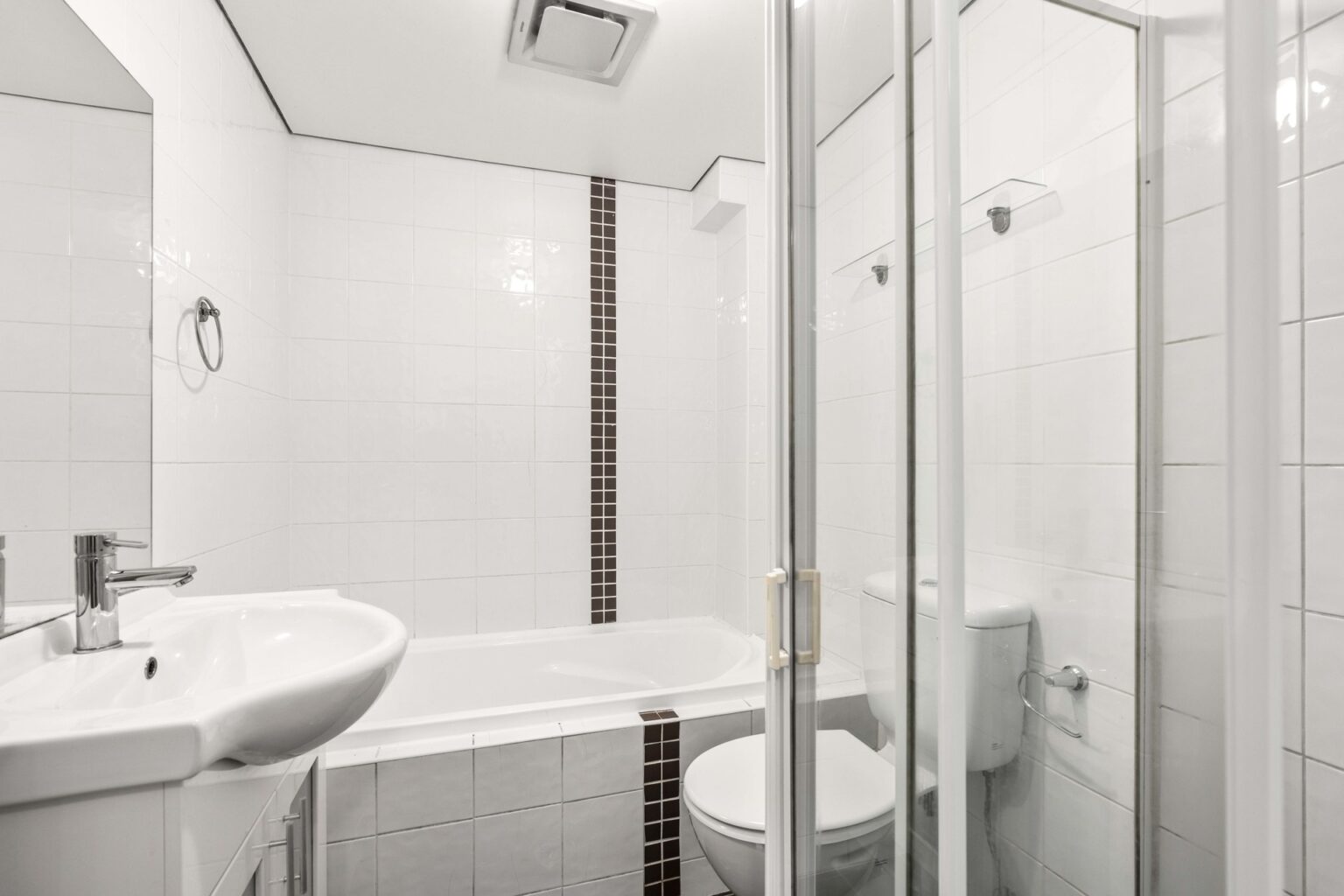 8/21-23 Hinkler Avenue, Warwick Farm NSW 2170 – photo 5 of 7
