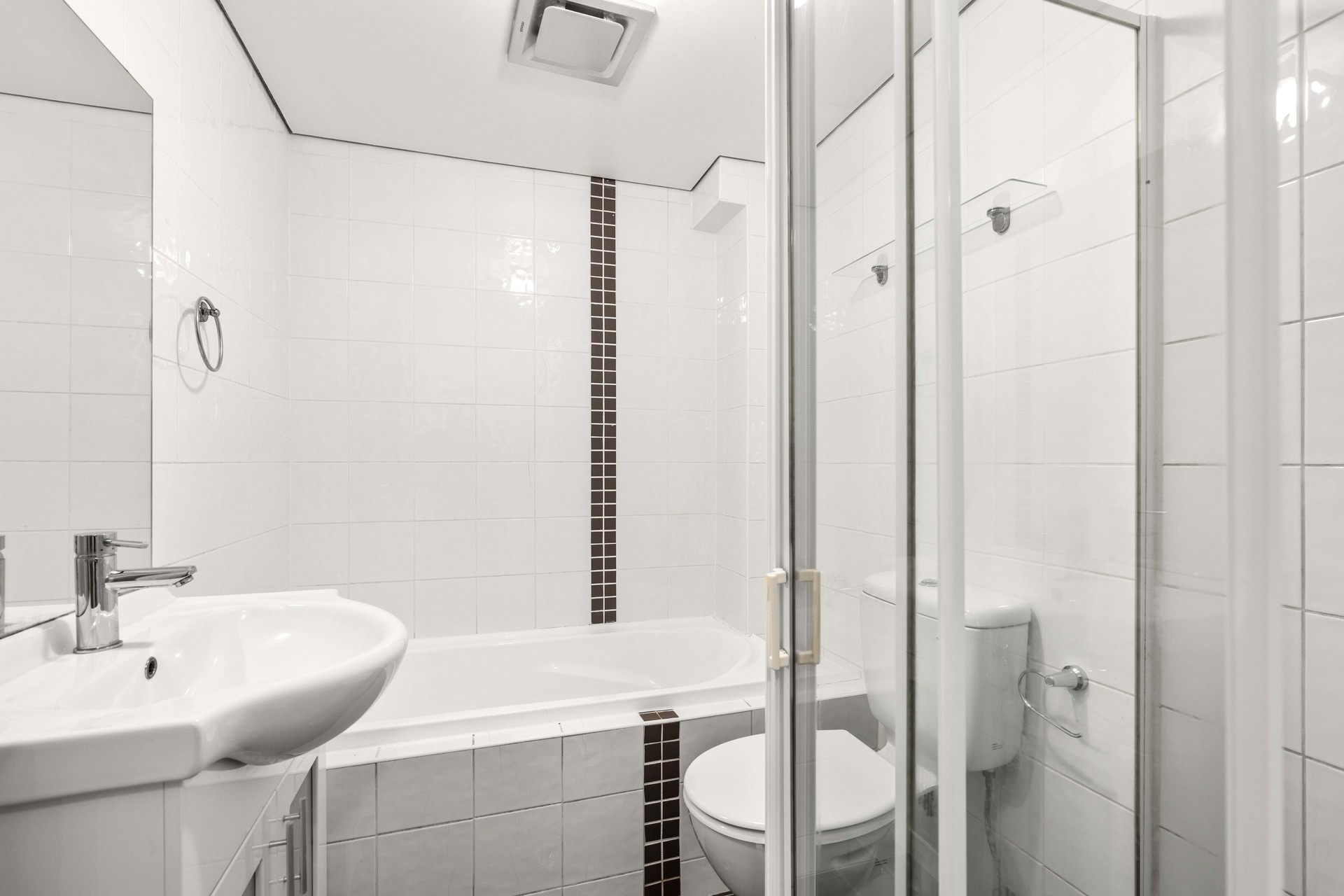 8/21-23 Hinkler Avenue Warwick Farm NSW 2170 AUS
