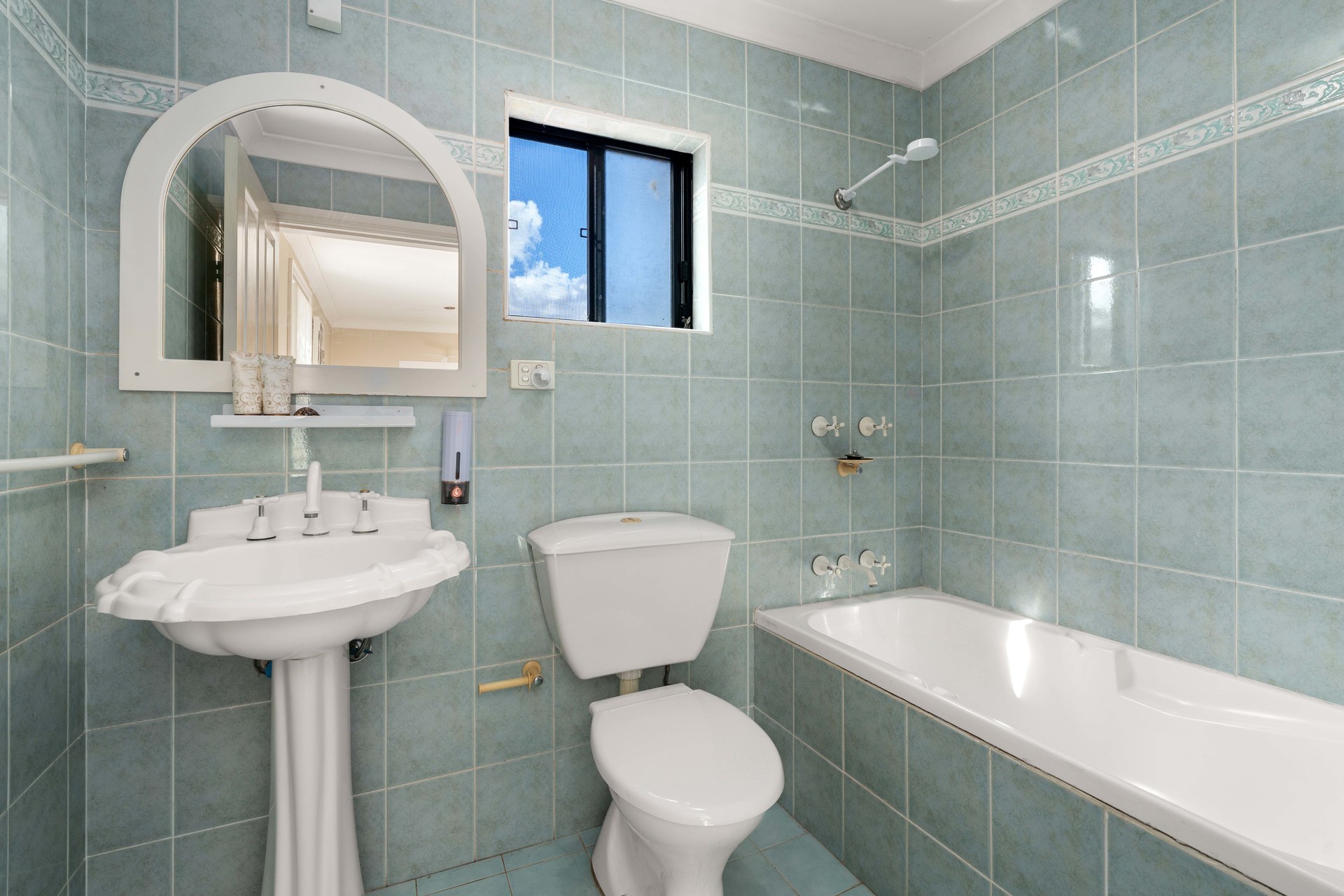 37 Celebration Road Sadleir NSW 2168 AUS