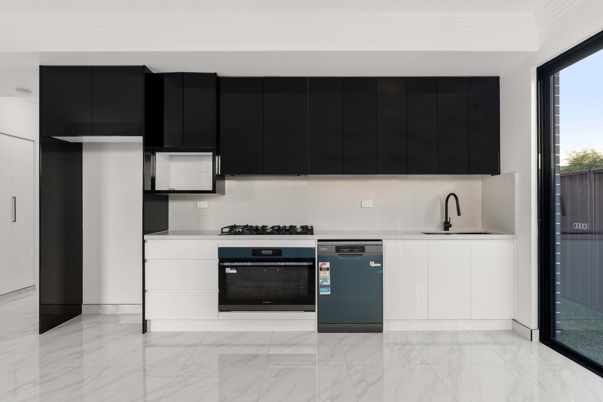 27 Hill Road Lurnea NSW 2170 AUS